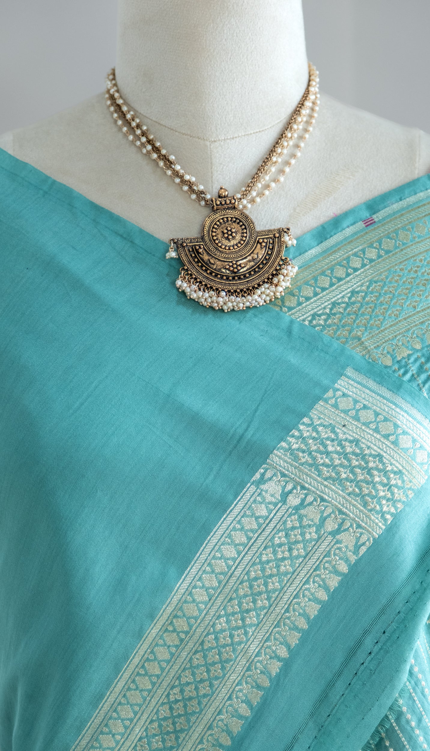 Amara Banarasi Handloom Saree- Jagmag
