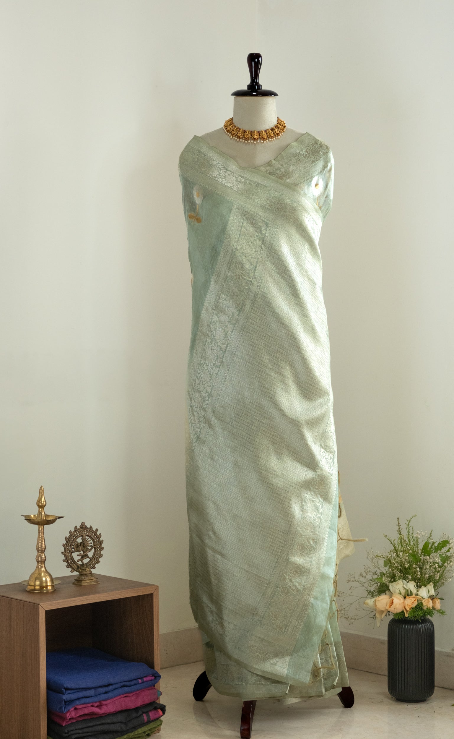 Sunehriya Linen Tissue Saree- Jagmag