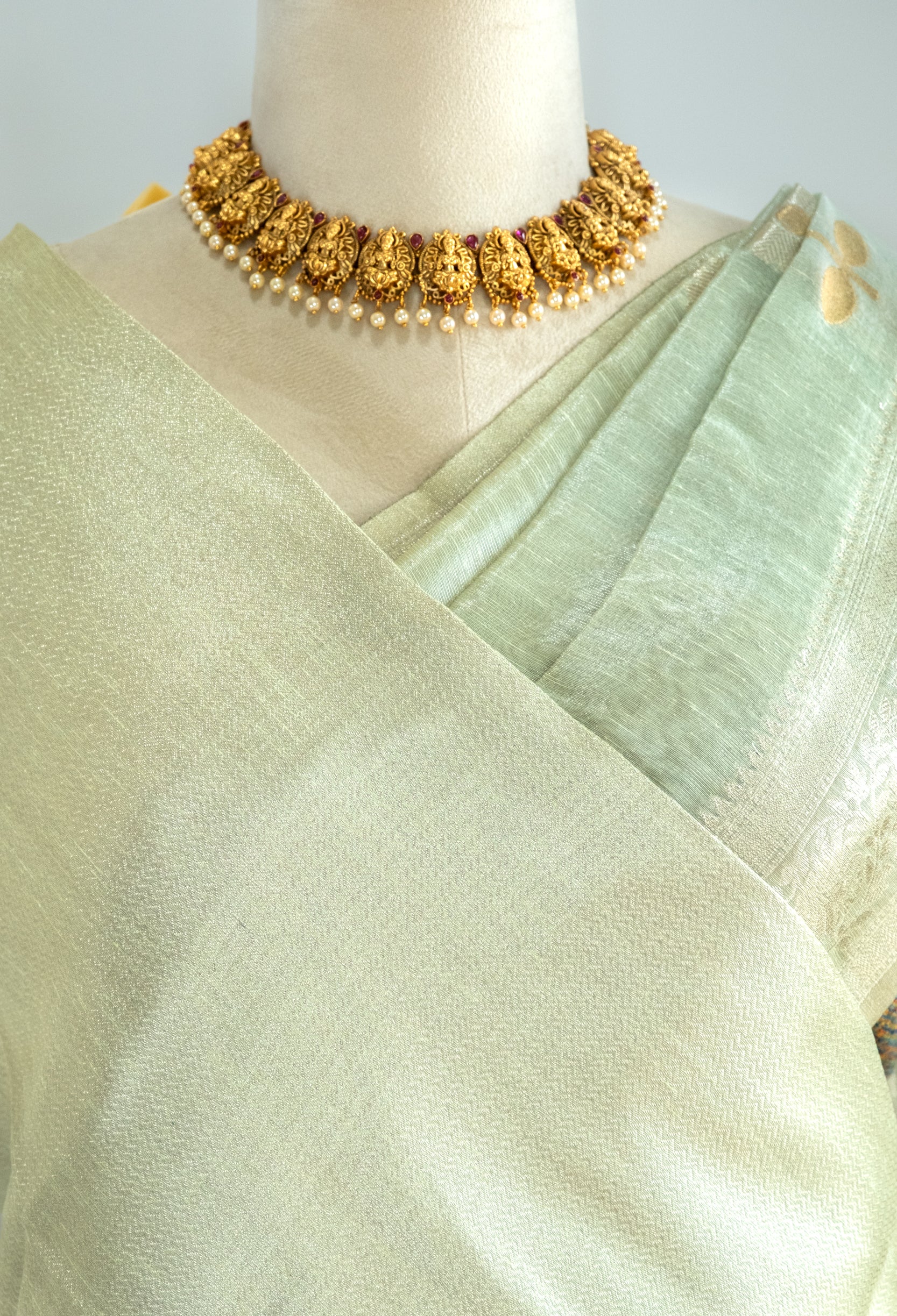 Sunehriya Linen Tissue Saree- Jagmag