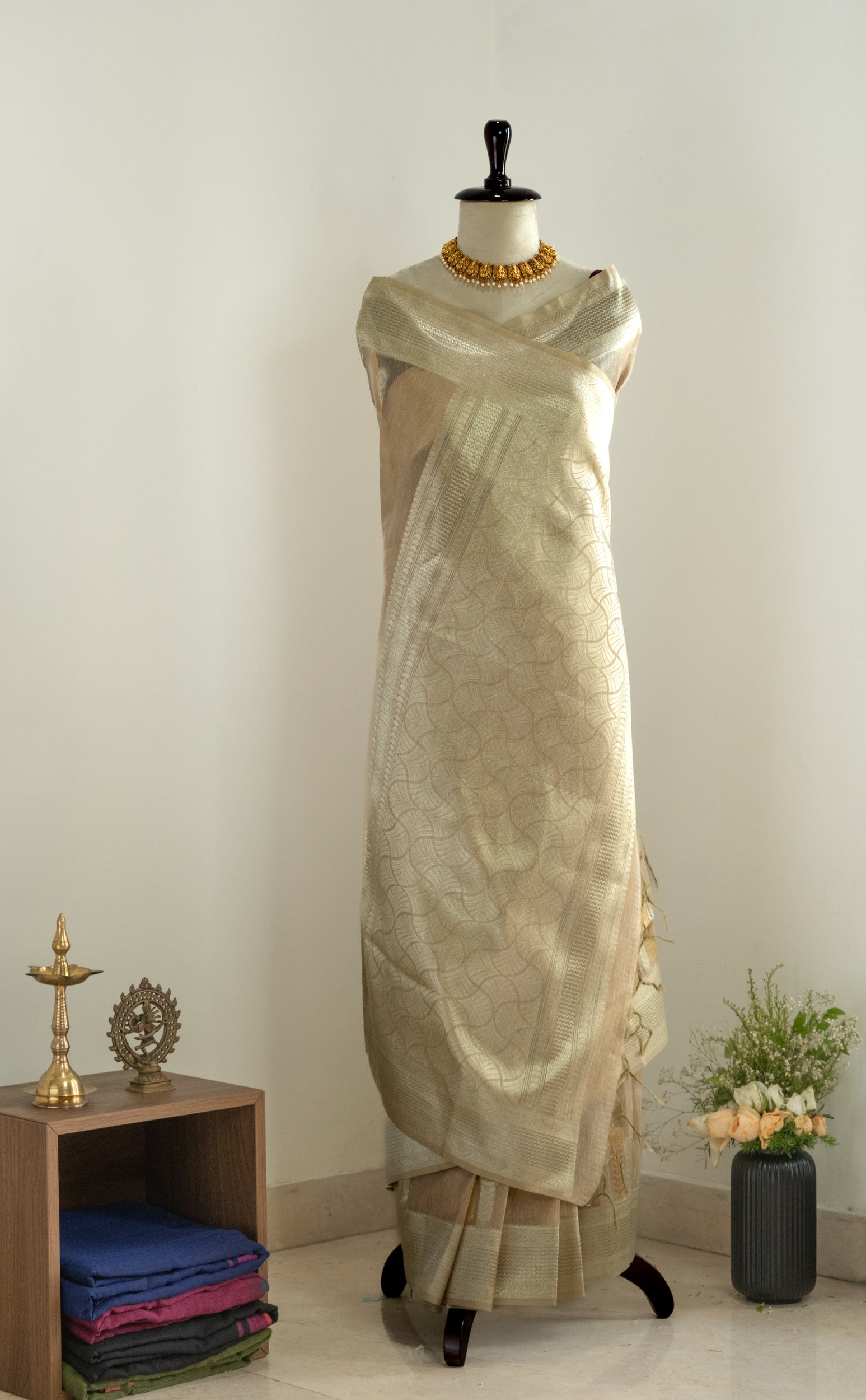 Zarnika Linen Tissue Saree- Jagmag