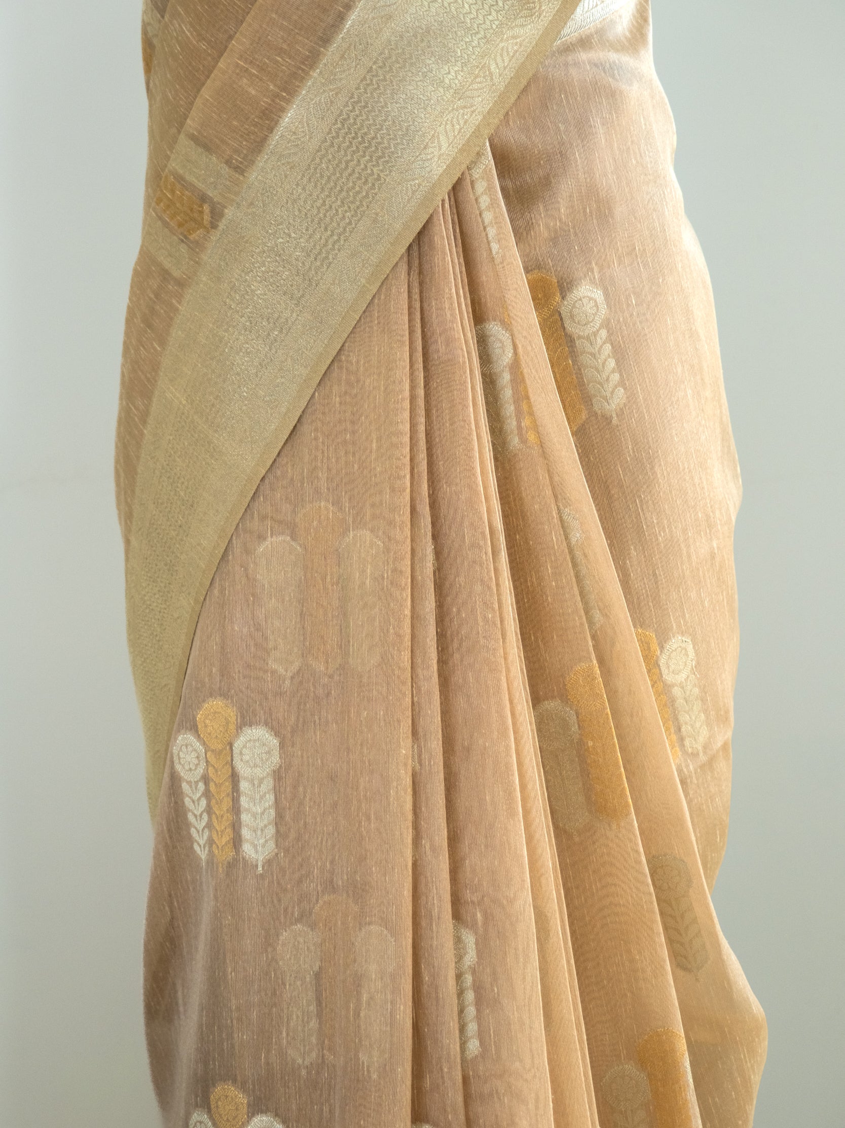 Zarnika Linen Tissue Saree- Jagmag