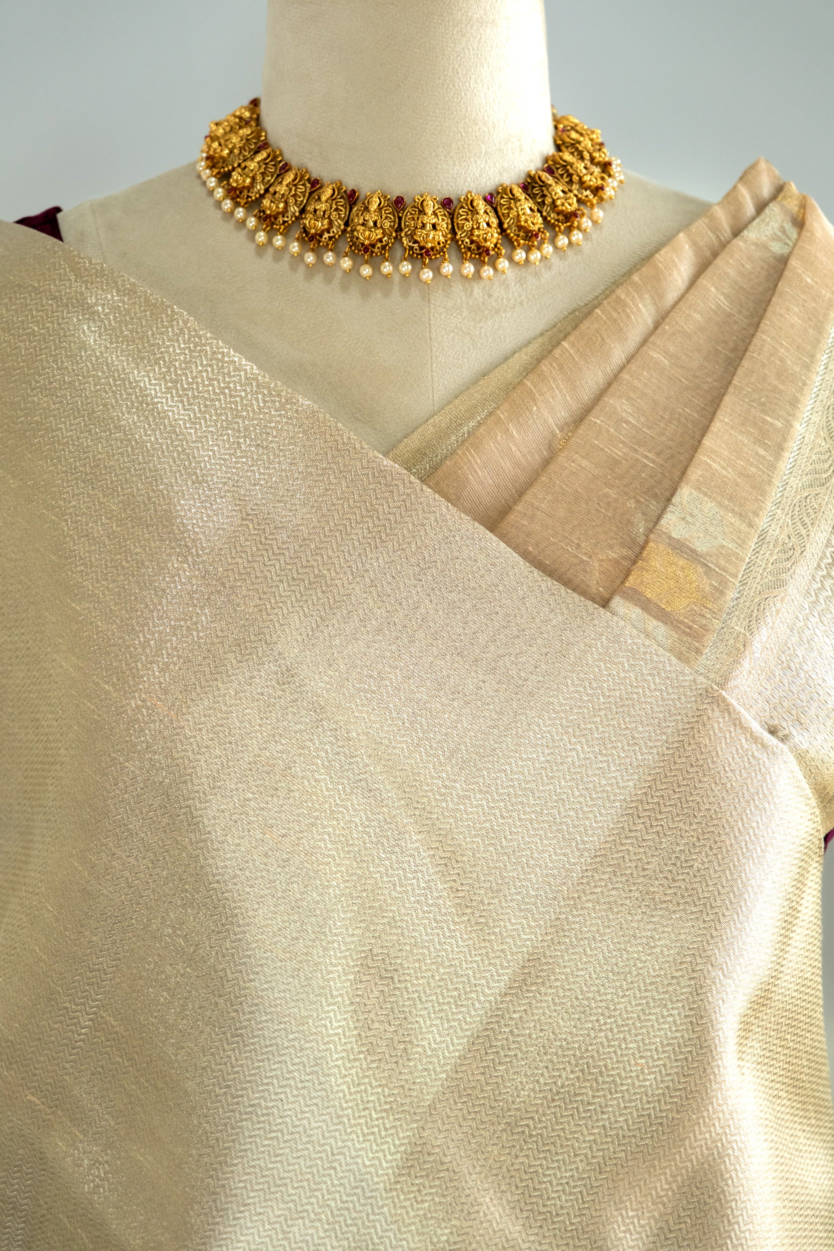 Zarnika Linen Tissue Saree- Jagmag