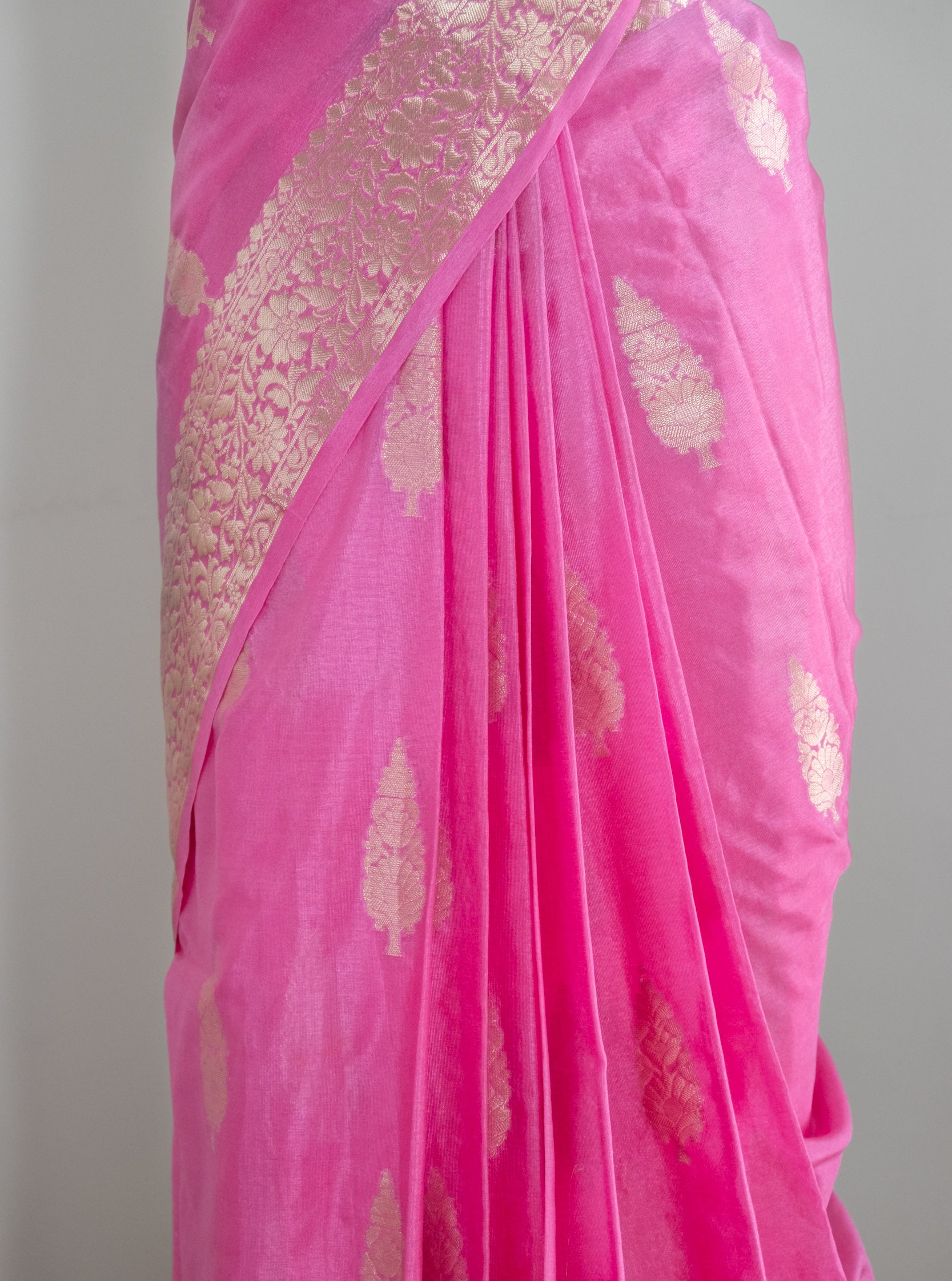 Saanvi Banarasi Saree- Jagmag