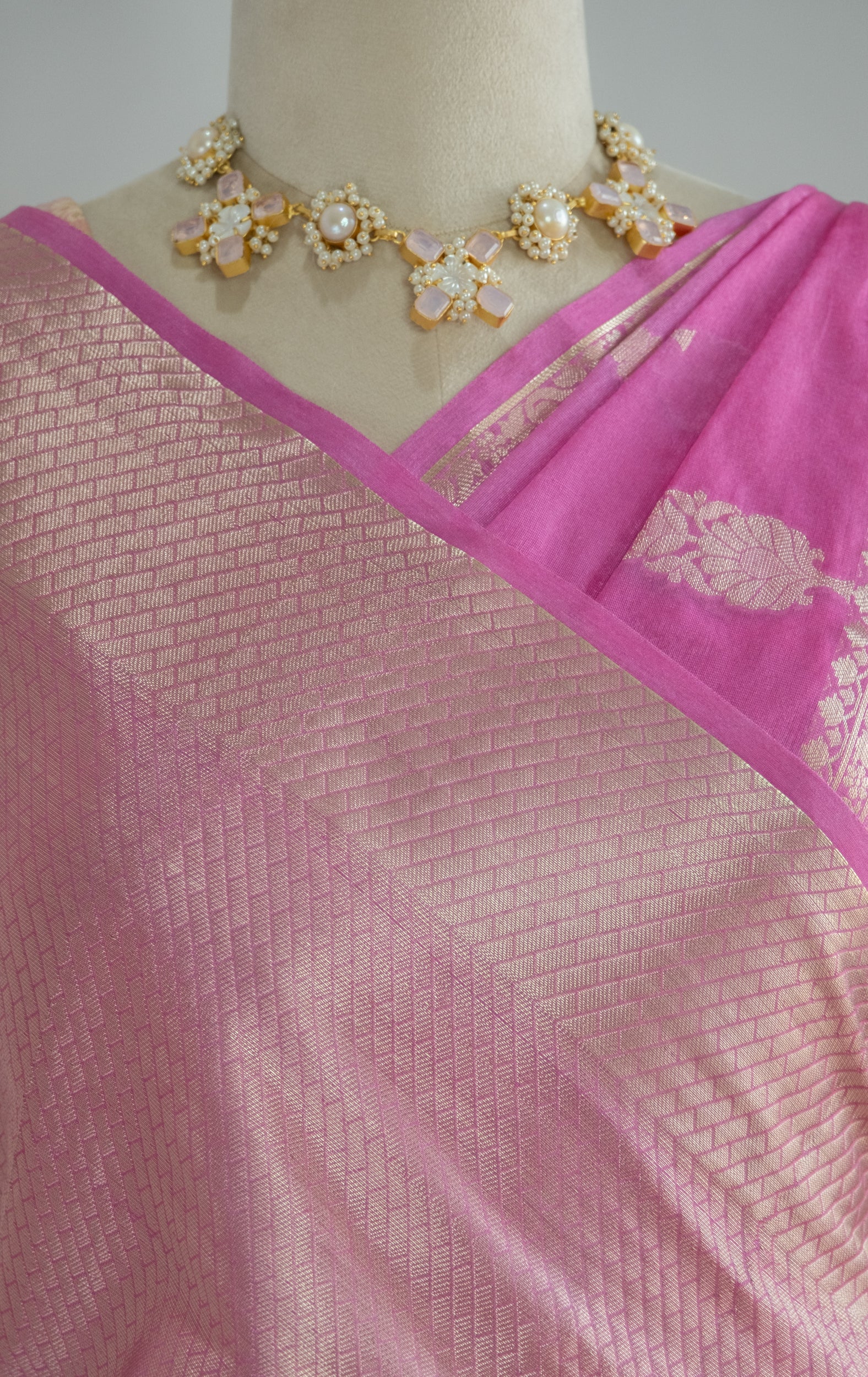 Saanvi Banarasi Saree- Jagmag