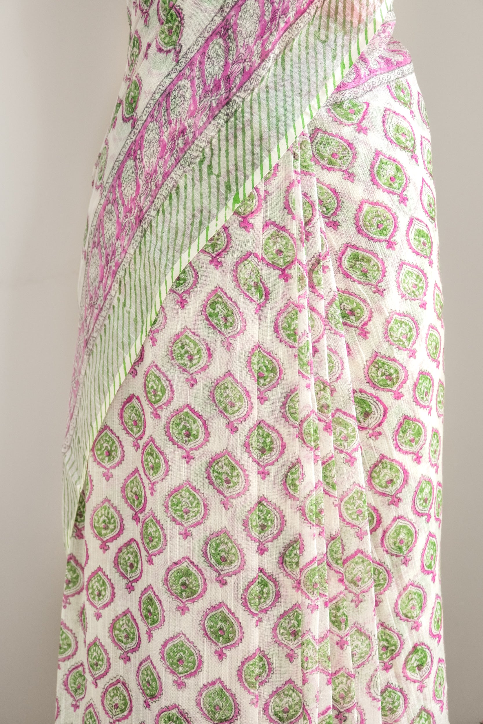 Phool Hand block Linen Saree- Tisi