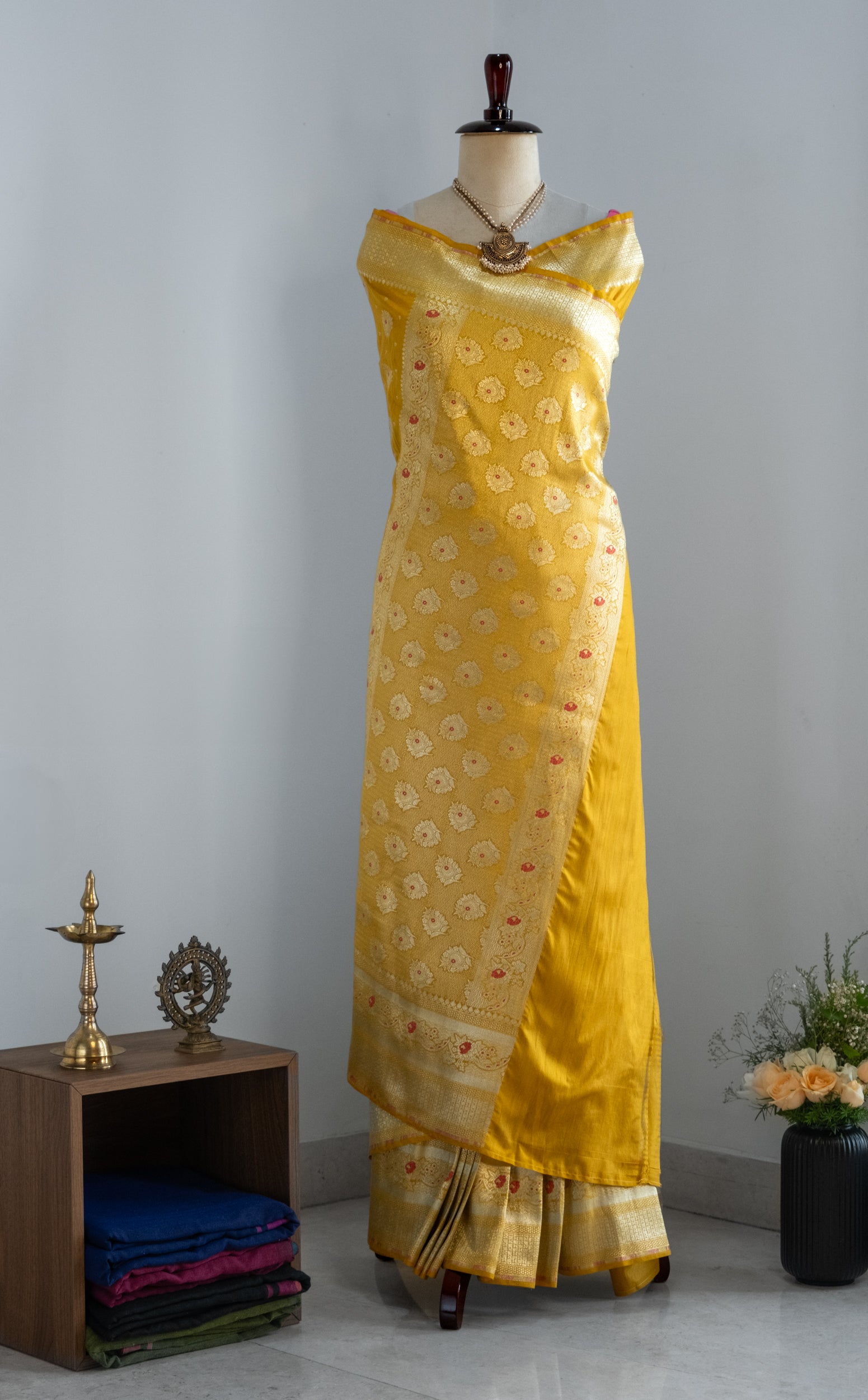 Tanirika Banarasi Handloom Saree- Jagmag