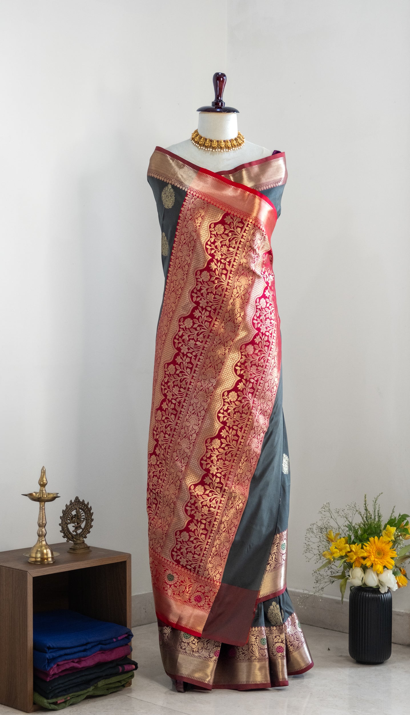 Lavanya Banarasi Saree- Jagmag