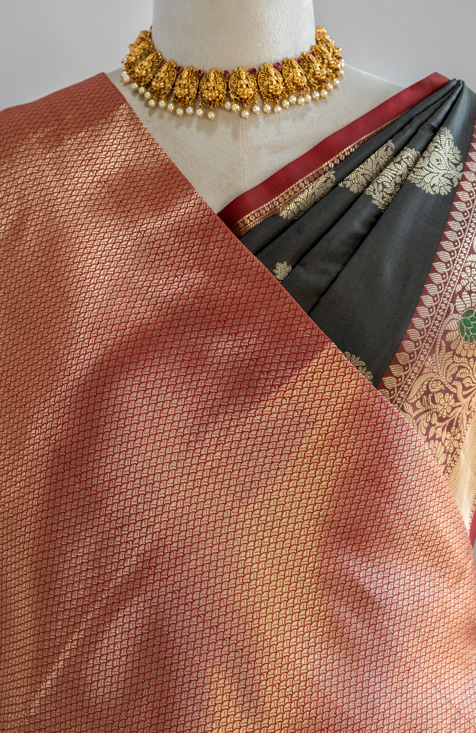 Lavanya Banarasi Saree- Jagmag
