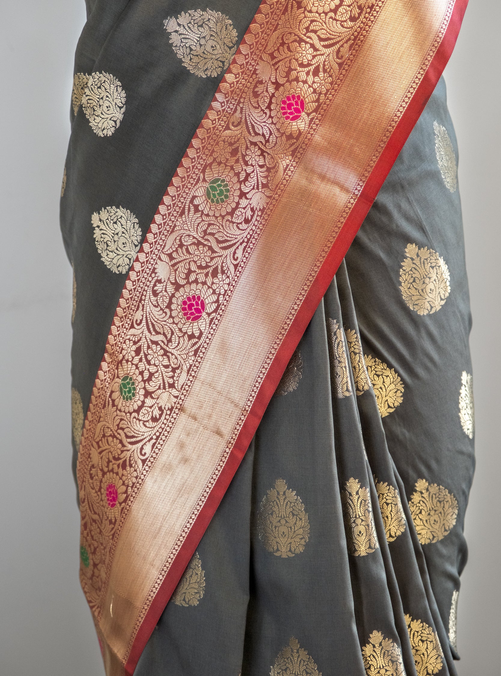Lavanya Banarasi Saree- Jagmag