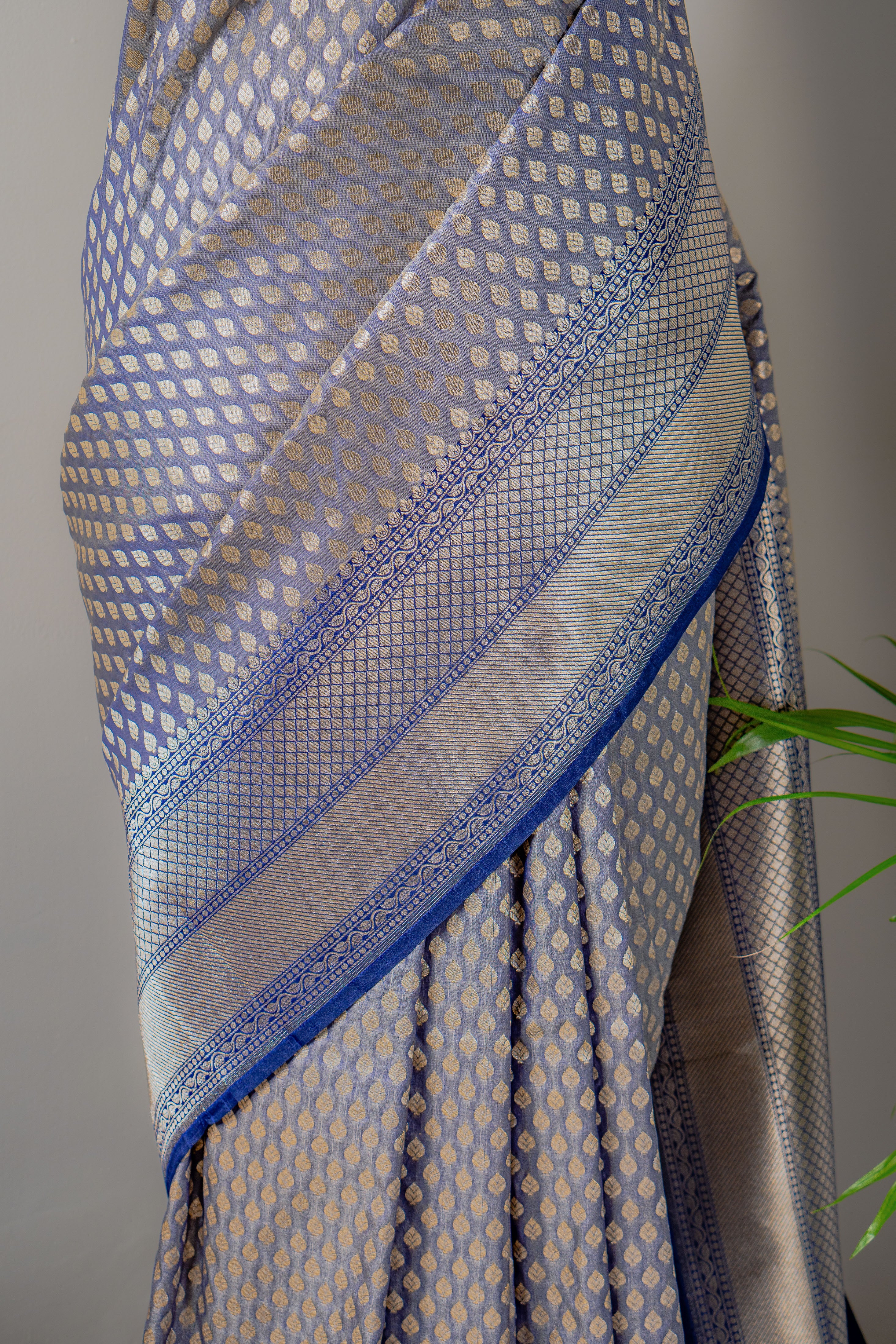 Nilaya Banarasi Saree- Jagmag