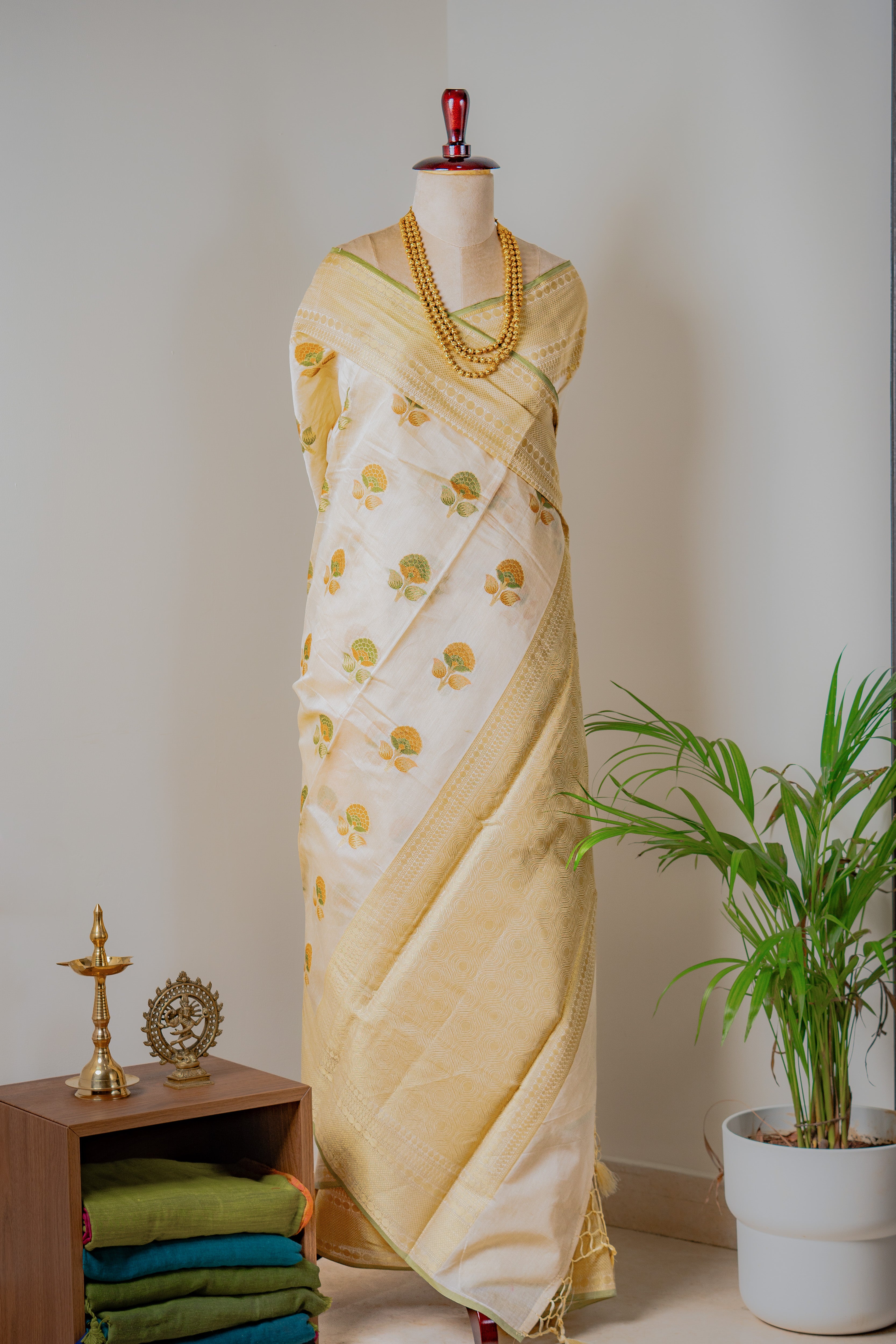 Ruhani Banarasi Saree- Jagmag