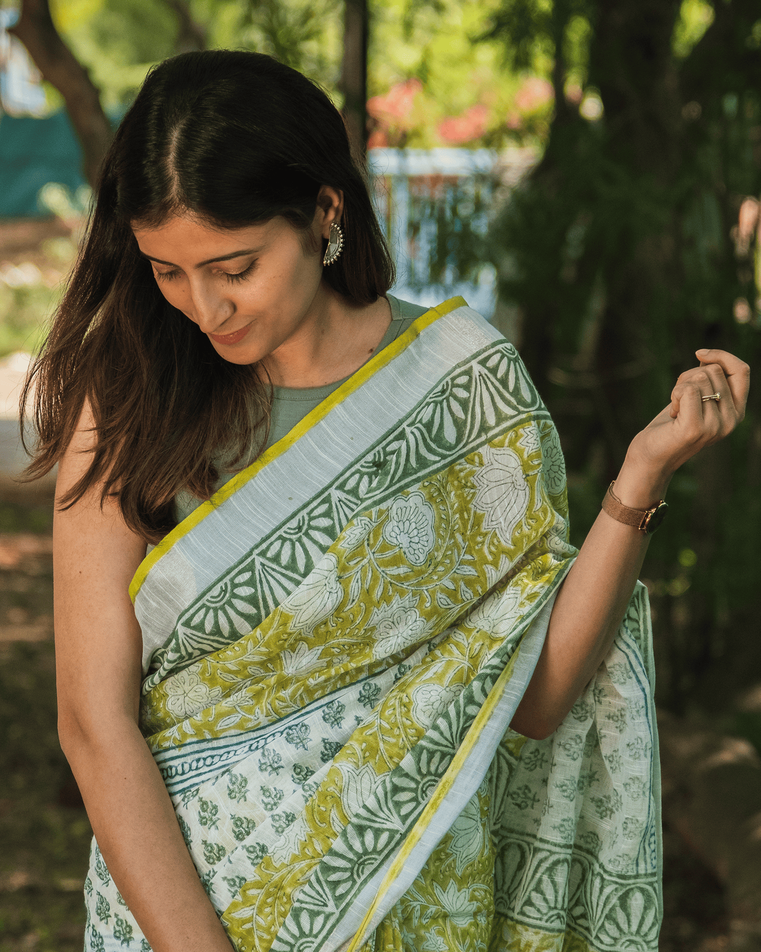 Kunda (कुंद)  Linen  Saree