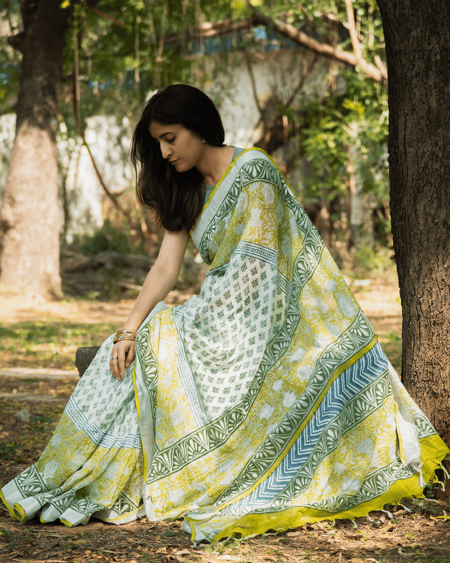 Kunda (कुंद)  Linen  Saree